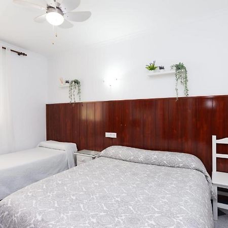 Hostal Restaurante La Giralda 로타 외부 사진