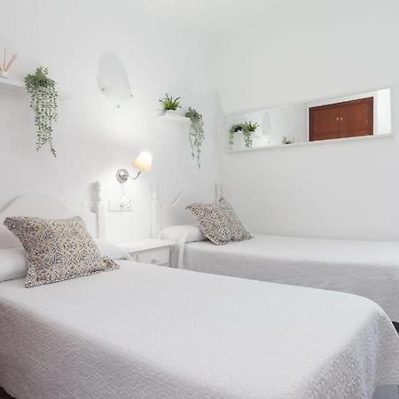 Hostal Restaurante La Giralda 로타 외부 사진