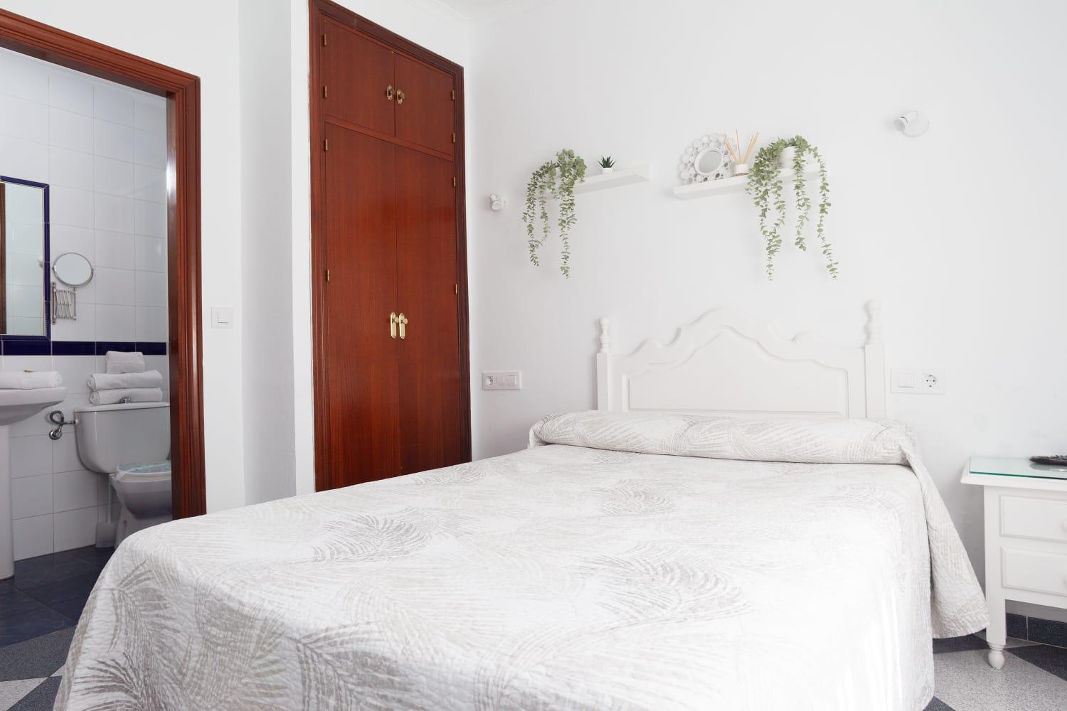 Hostal Restaurante La Giralda 로타 외부 사진