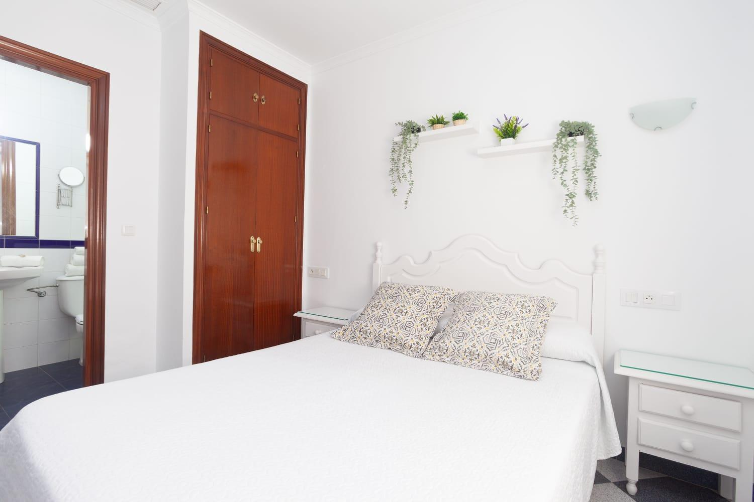 Hostal Restaurante La Giralda 로타 외부 사진