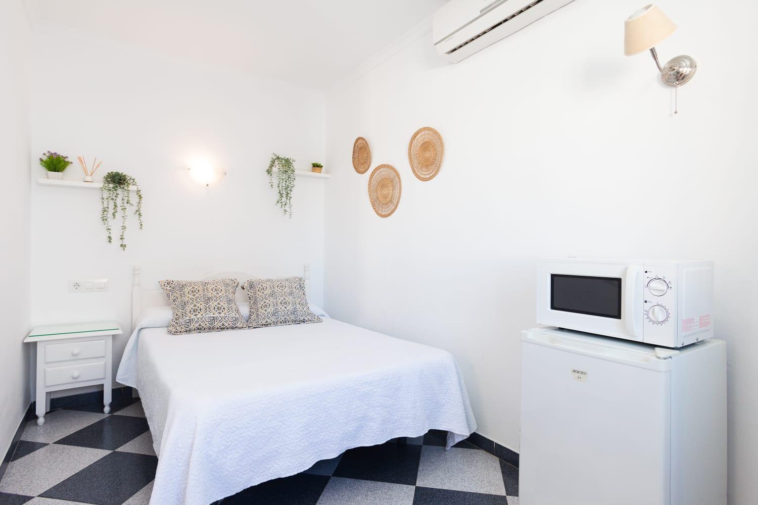 Hostal Restaurante La Giralda 로타 외부 사진