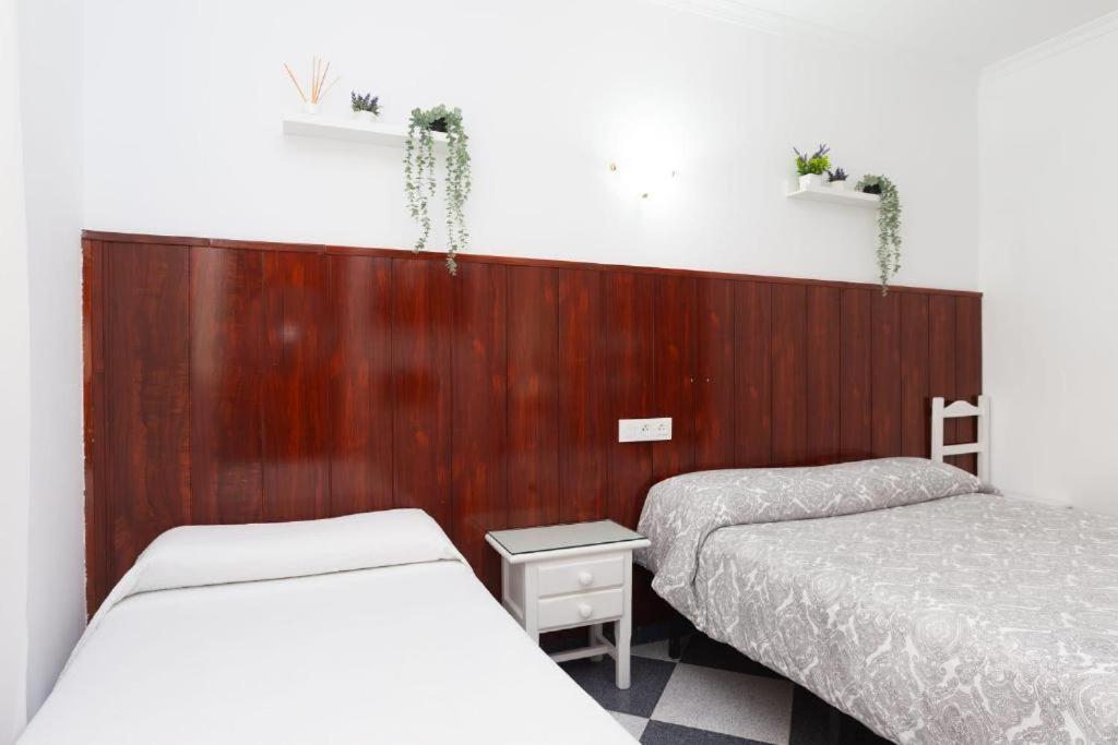 Hostal Restaurante La Giralda 로타 외부 사진
